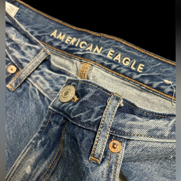 American Eagle Distressed Blue Jeans, Loosefit, EUC, size 8 short - Picture 2 of 5